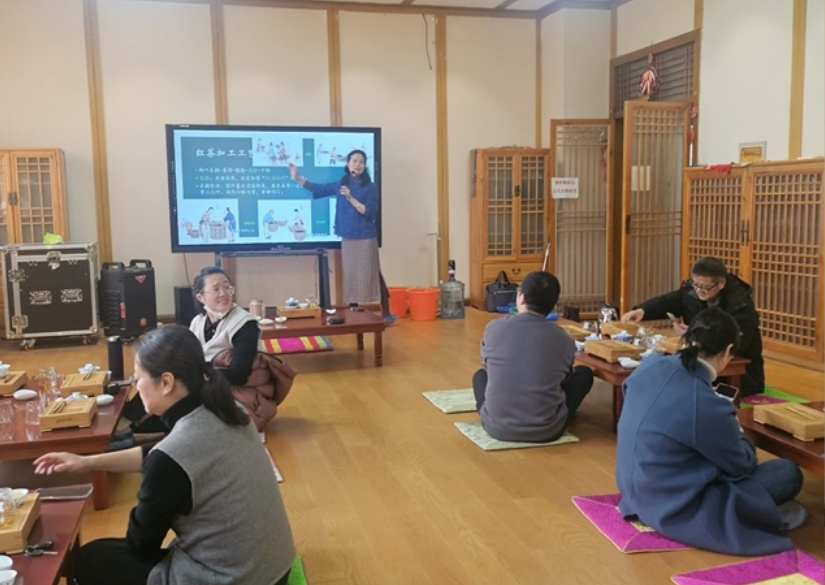 体育吧
工会举办茶文化体验活...